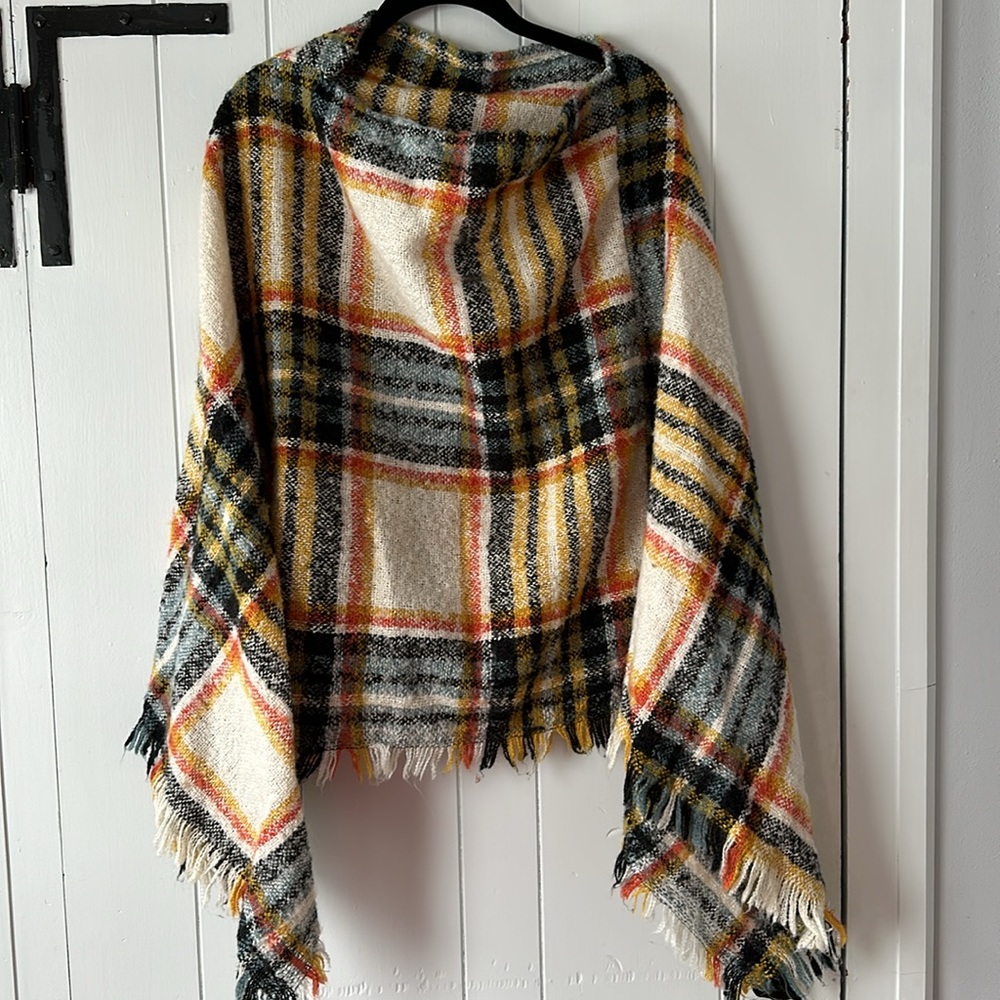 Fall colored poncho - Picture 3 of 3